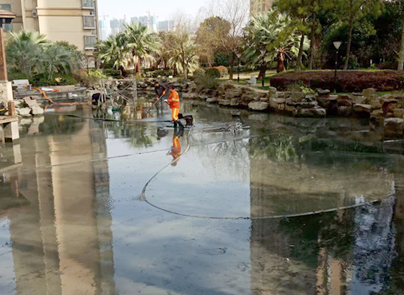 盐津景观池淤泥清理