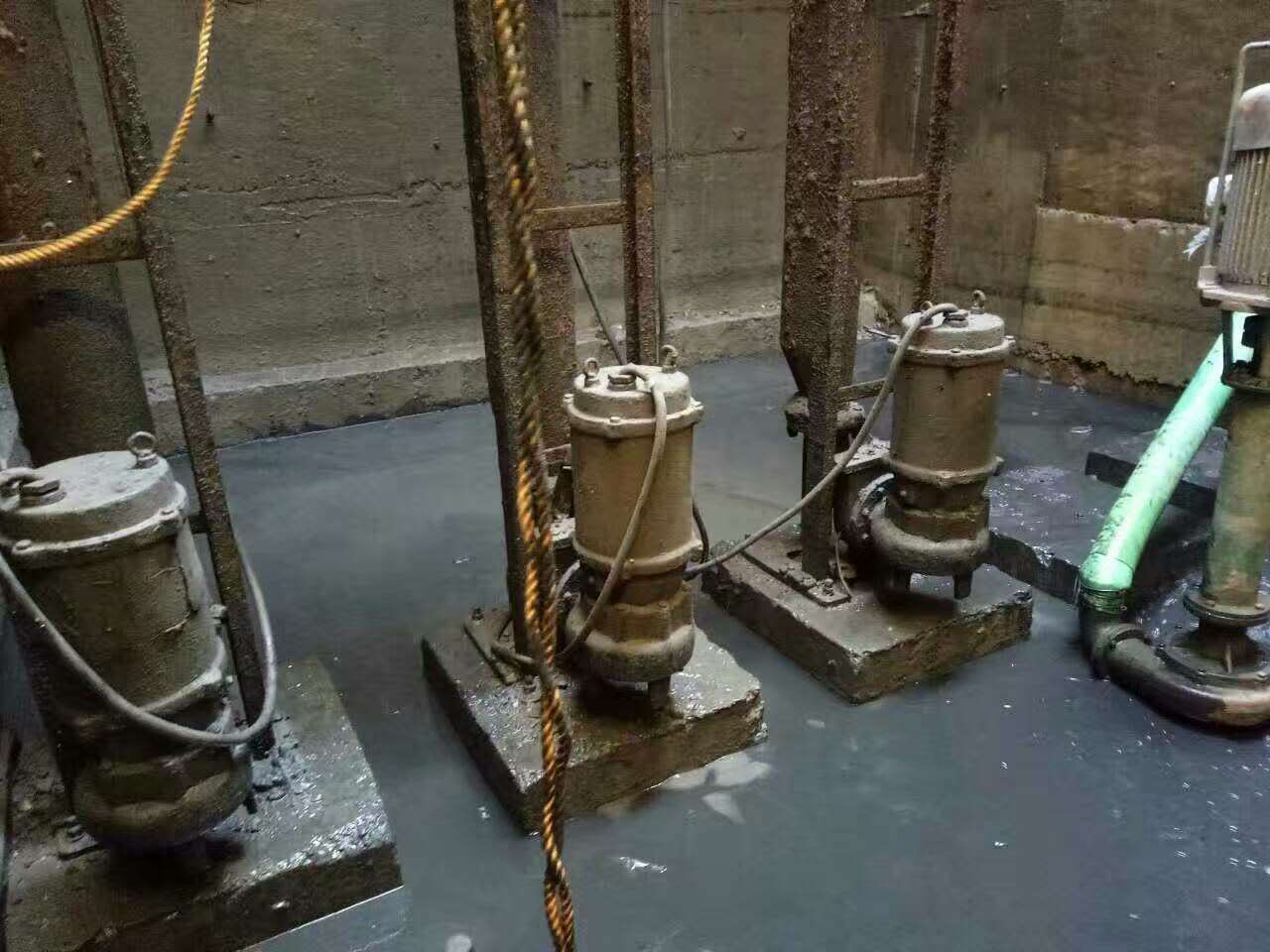 盐津污水池清理