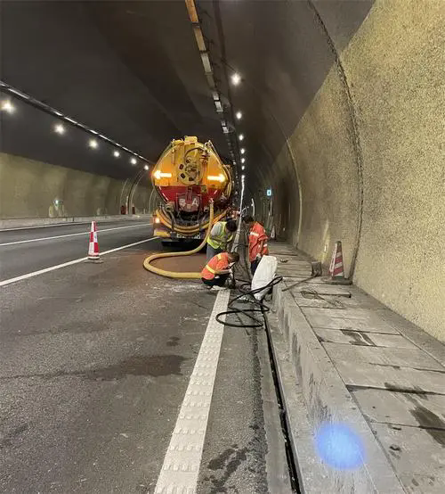 盐津隧道排水渠清淤